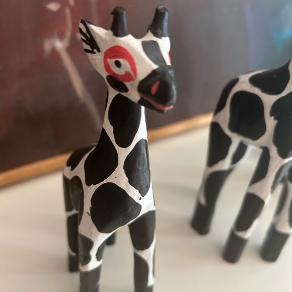 Vintage Handcrafted Black and White Giraffe Figurines Indonesia - Picture 7 of 16